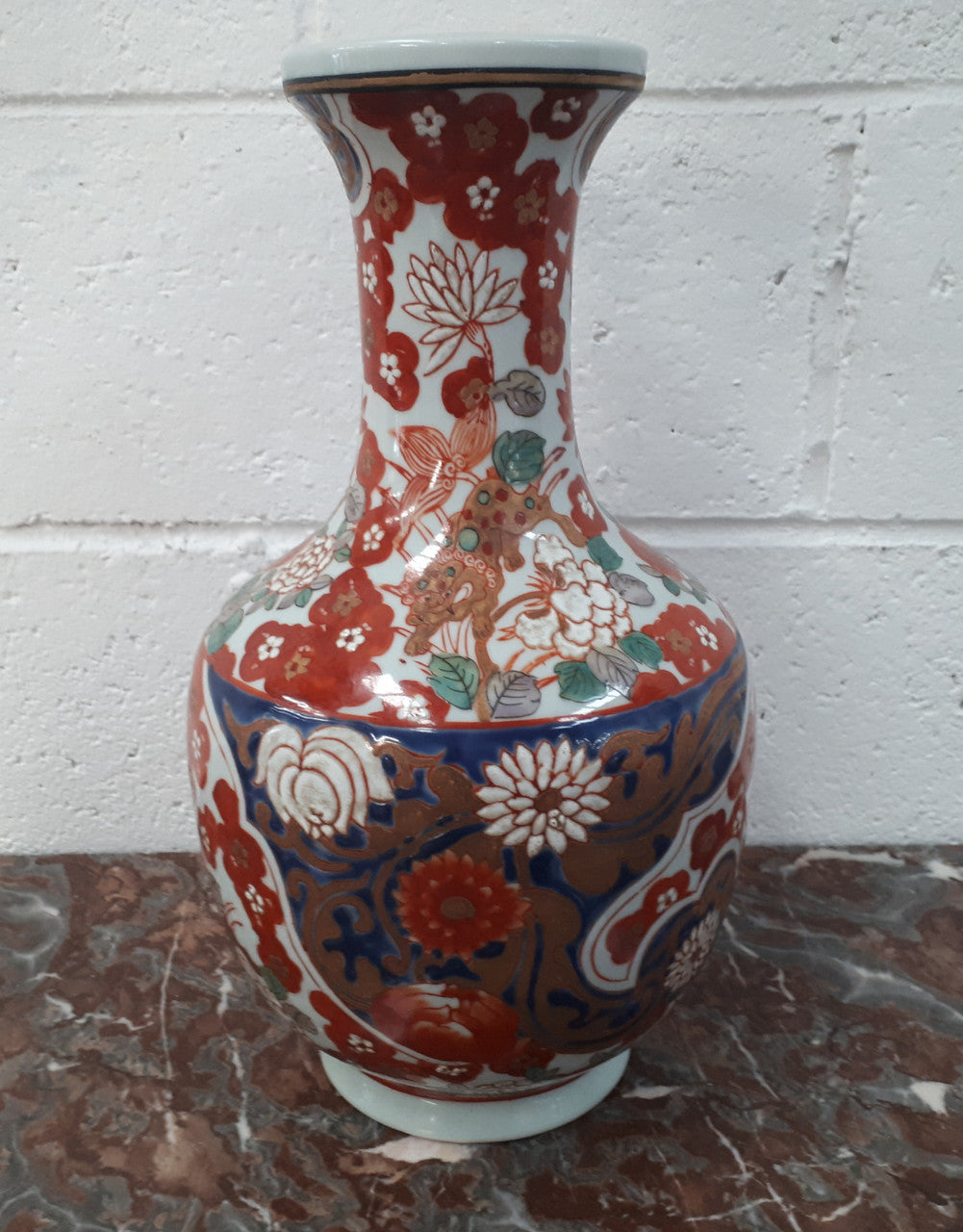 Antique Japanese Imari hand-painted vase. In good condition. Circa 1860.
