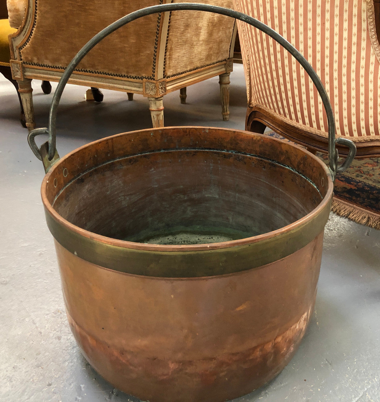 French Antique Copper pot with a lovely brass band and has a handle in good original condition.