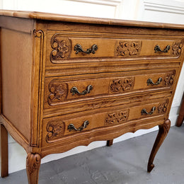 French Oak Louis 15th style nicely carved three drawer wooden top commode. It has been sourced from France and is in good original detailed condition.
