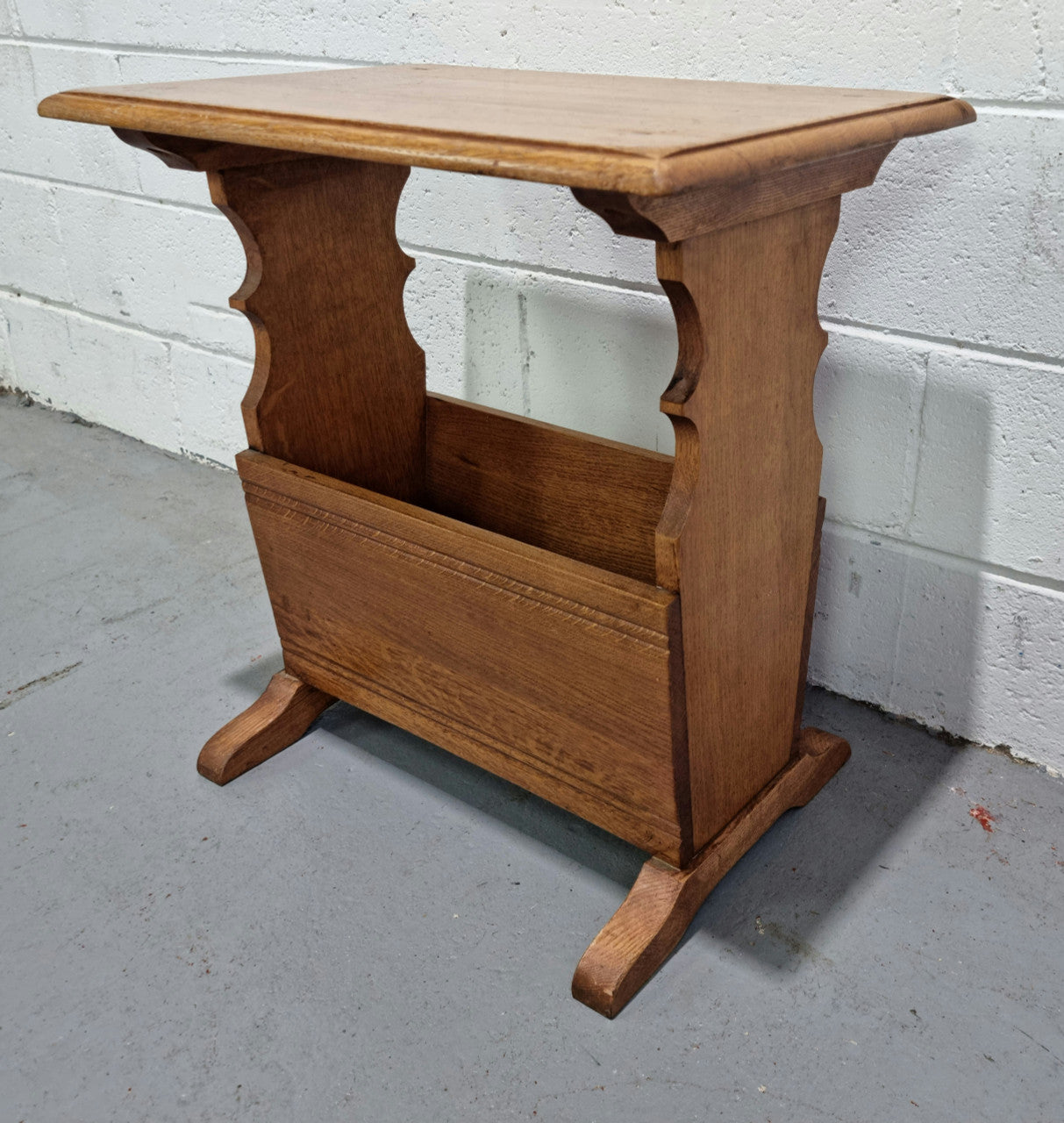 Arts & Crafts style magazine / newspaper rack side table. In very good original detailed condition.