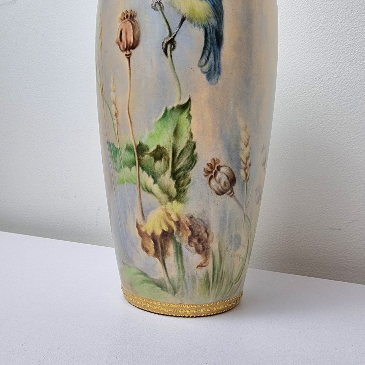 Lovely Antique Limoges hand painted "Blue Tit Bird", very good quality vase. In original condition. Please view photos as they help form part of the description.