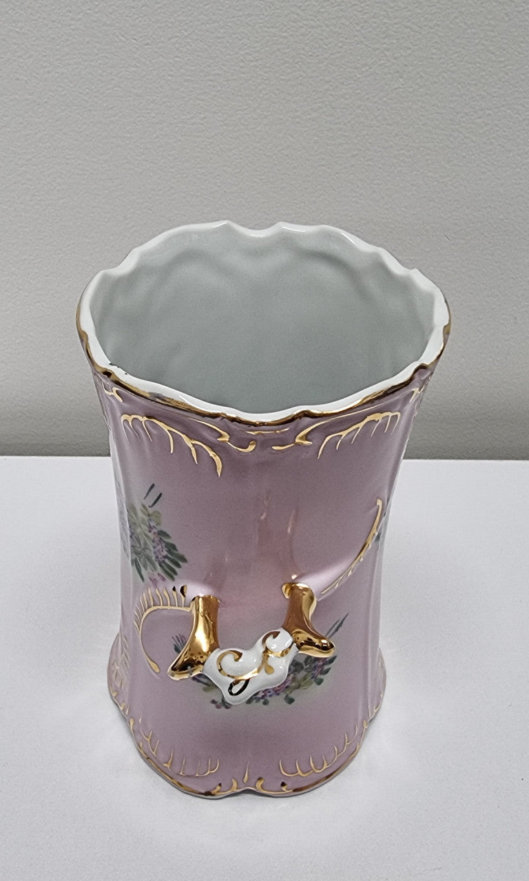 Lovely pink decorative vase with flowers and gold details. In good original condition. Please view photos as they form part of the description.