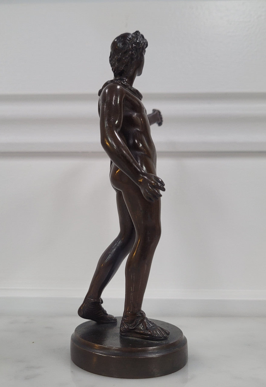 Fine qaulity Victorian bronze Apollo sculpture with rich dark brown patination. In great original condition.