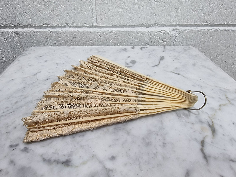 Beautiful Edwardian bone and lace hand held fan. In good original condition, please view photos as they help form part of the description.