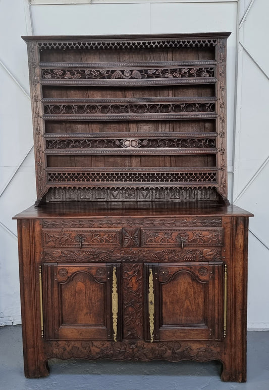 Absolutely stunning French early 18th century kitchen dresser/Vaisselier with beautiful carving and cupboards for storage . The top carved section has four shelves for display and is in good original detailed condition.