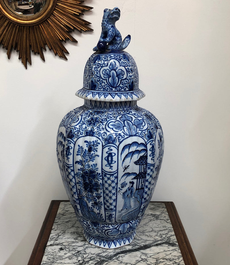 Large early 18th Century Dutch Delft (tin glazed earthenware) hand painted lidded vase. Decorated in the Chinese style with dog of Fu finial on top of lid. (Mark for Adriaa Rejsselberg 1713 - 1735).