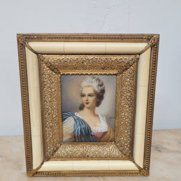 Beautifully framed hand painted miniature of a women under convex glass, features delicate gilt metal work please see pictures.