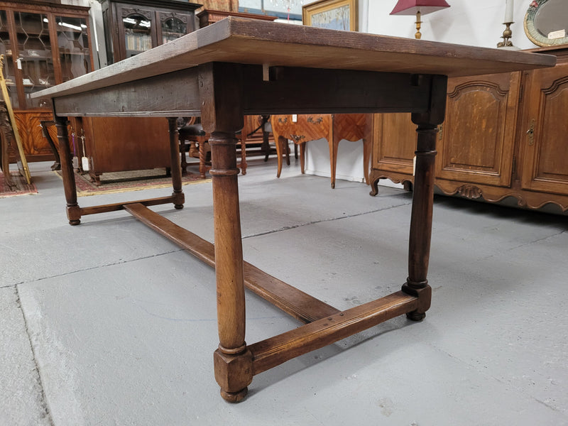 French oak pedestal farmhouse style dining table, sourced from France and in good original detailed conditions. Please see pictures to form part of the description.