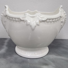 Lovely white shell shaped Coalport bowl . In good original condition with no chips or cracks, please view photos as they help form part of the description.