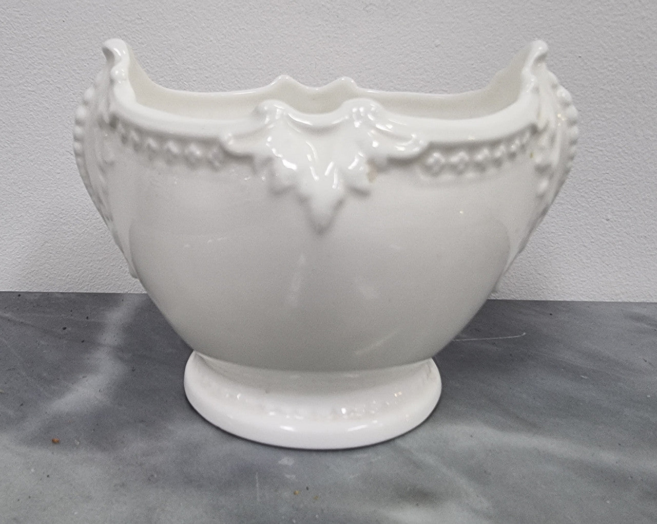 Lovely white shell shaped Coalport bowl . In good original condition with no chips or cracks, please view photos as they help form part of the description.