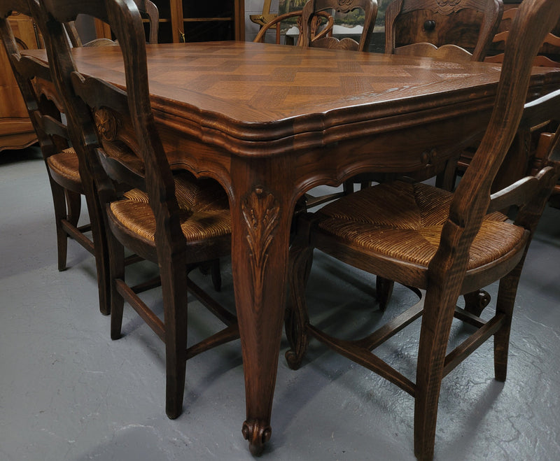 French Oak Louis XV style parquetry top extension table. It can sit six people when not extended and eight when fully extended. It has been sourced from France and is in original detailed condition.