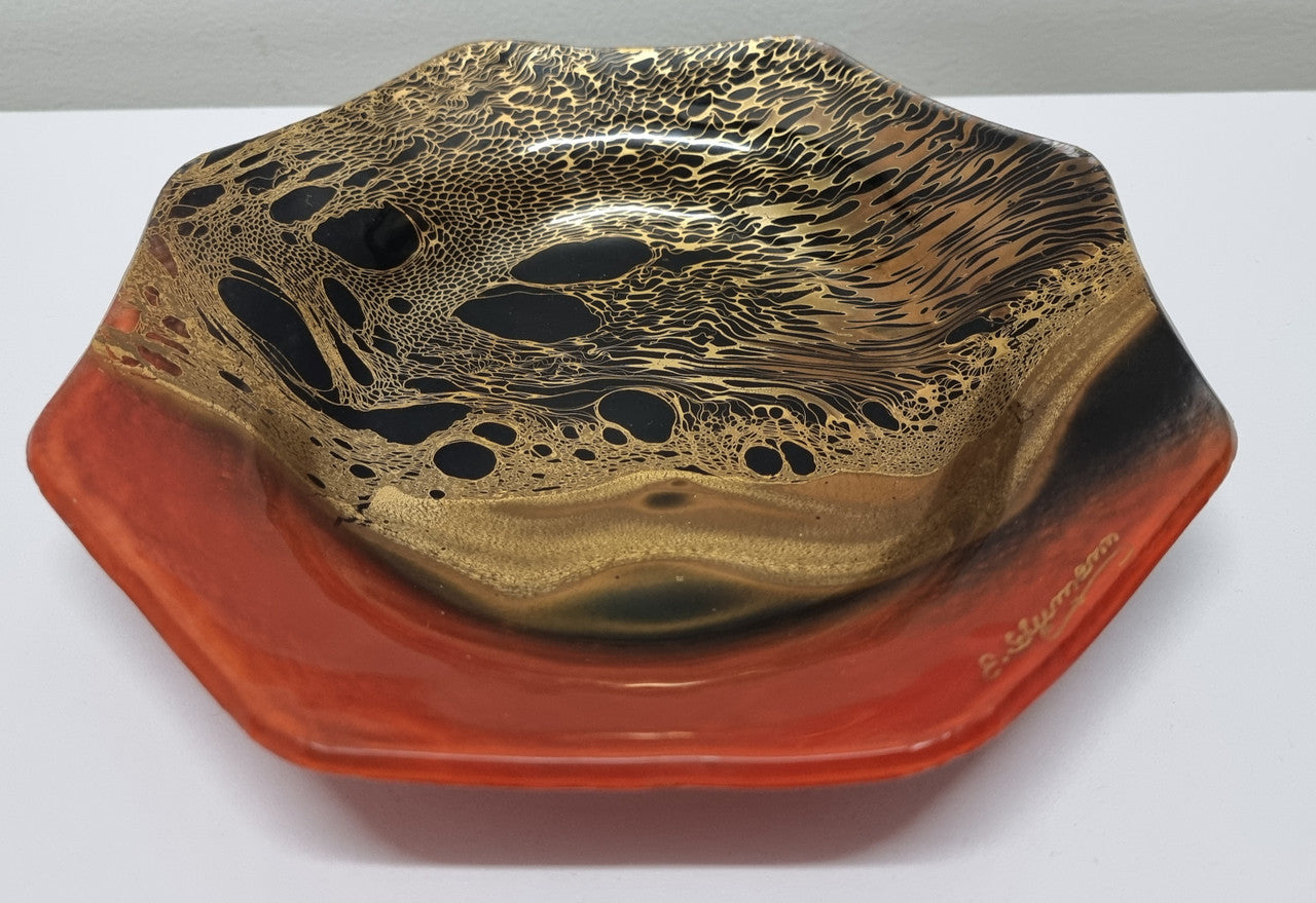 Eveline Schumann, signed, Australian Art Glass Bowl. Please note stand is not included. It is in good original condition and has been sourced locally. Please view photos as they help form part of the description.