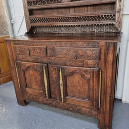 Absolutely stunning French early 18th century kitchen dresser/Vaisselier with beautiful carving and cupboards for storage . The top carved section has four shelves for display and is in good original detailed condition.