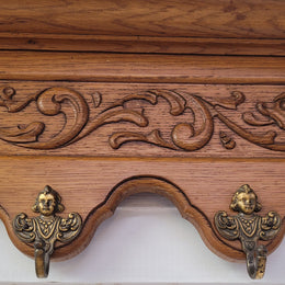 French Oak hanging wall rack with seven hooks. It has been sourced from France and is in good original detailed condition.