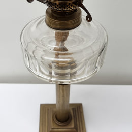 Great original condition Victorian brass banquet lamp with original shade. Please view photos as they form part of the description.