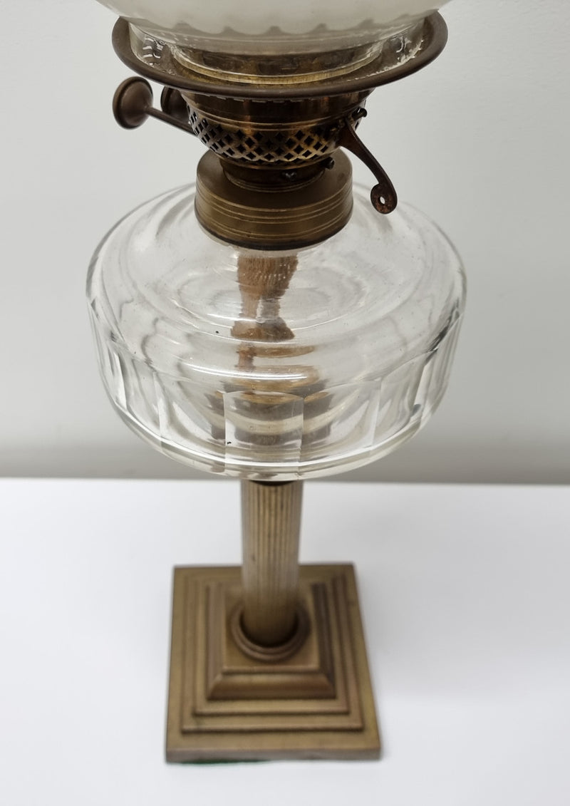 Great original condition Victorian brass banquet lamp with original shade. Please view photos as they form part of the description.