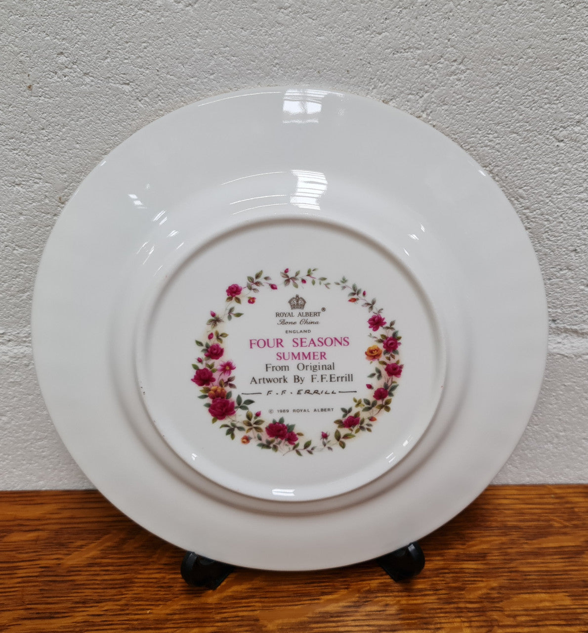 Four Seasons Summer Royal Albert plate from original artwork by F.F.Errill. Marked 1989. Has a lovely gold trim in good original condition. Please view photos as they form part of the description.