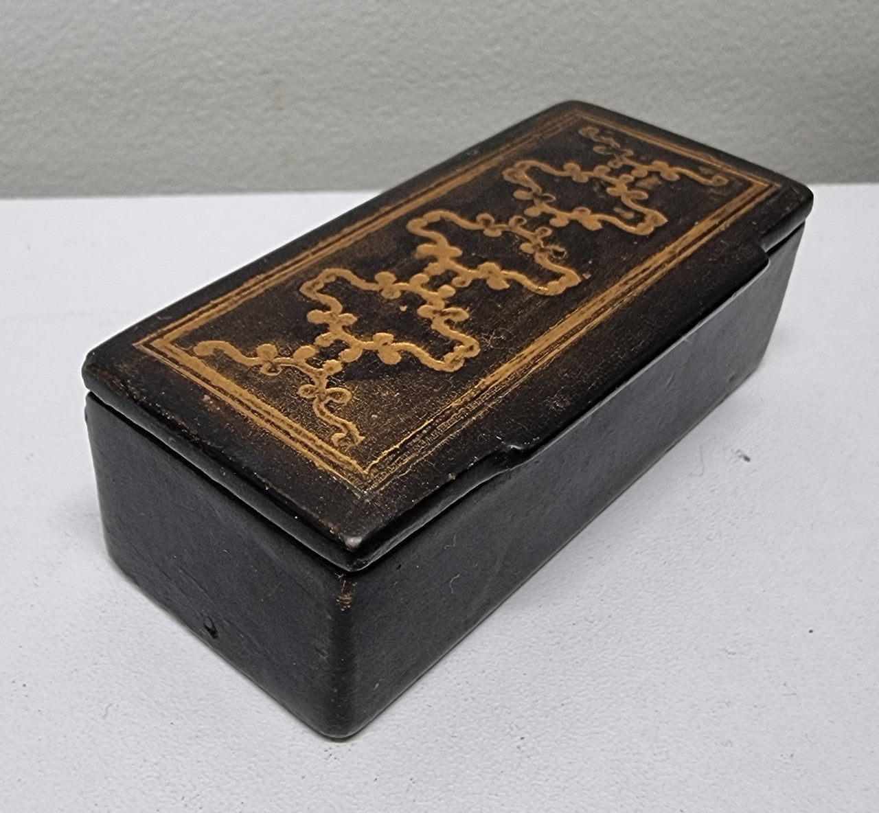 Victorian Papier-mâché Snuff Box