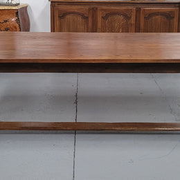 French oak pedestal farmhouse style dining table, sourced from France and in good original detailed conditions. Please see pictures to form part of the description.