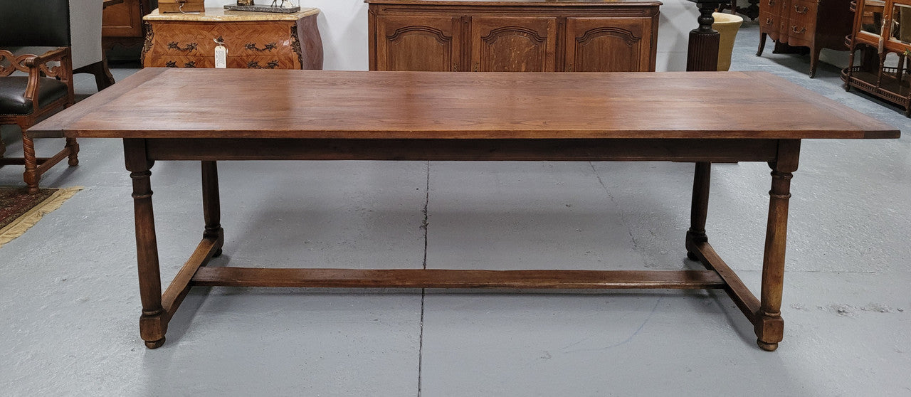 French oak pedestal farmhouse style dining table, sourced from France and in good original detailed conditions. Please see pictures to form part of the description.