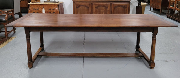 French oak pedestal farmhouse style dining table, sourced from France and in good original detailed conditions. Please see pictures to form part of the description.