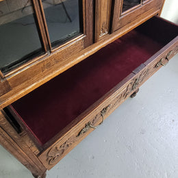 Rare French 18th Century Louis XVth style Oak linen press / display / cupboard. In very good original detailed condition.