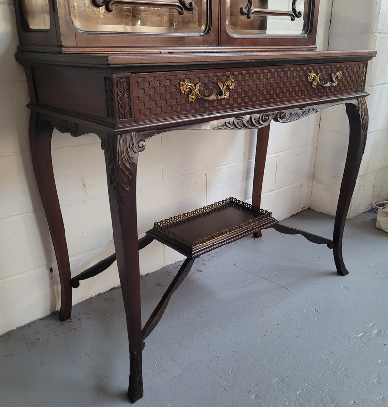 Stunning Mahogany Georgian style Sheraton display cabinet with superb carving and detail. Retaining the original bevelled glass doors with astral glazing. In great original detailed condition.