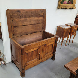 French 19th Century Oak dough bin buffet. The heavy solid top lifts upto reveal a half barrel compartment where traditionally flour and yeast were poured, mixed and proofed to grow into a nice dough. 

Although originally intended for dough this would make an ideally TV cabinet with the two doors opening with plenty of storage.