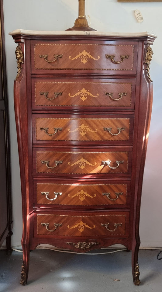 Vintage decorative Mahogany Louis XV style chest of six drawers with beautiful brass mounts and an alabaster top. In good original detailed condition.