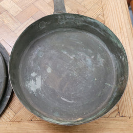 Heavy French 19th century frying pan skillet with lid. It has been sourced from France and is in good original detailed condition.