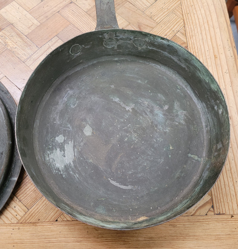 Heavy French 19th century frying pan skillet with lid. It has been sourced from France and is in good original detailed condition.