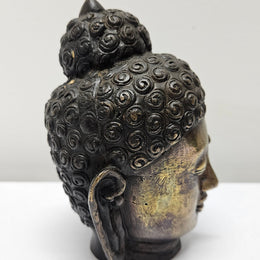 Lovely Antique bronze buddha head, in good original condition. Please see photos as they form part of the description.