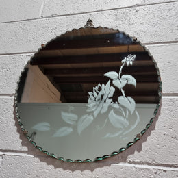 Vintage Art Deco round wall mirror with pie crust edge and etched floral design . In good condition, please see photos .Vintage Art Deco round wall mirror with pie crust edge and etched floral design . In good condition, please see photos .