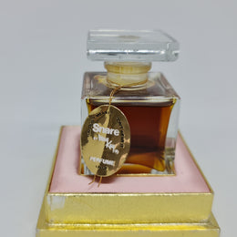 Beautiful Vintage snare "Mary Kay" French bottle of perfume. It is in amazing condition. Comes with pink and gold tray.