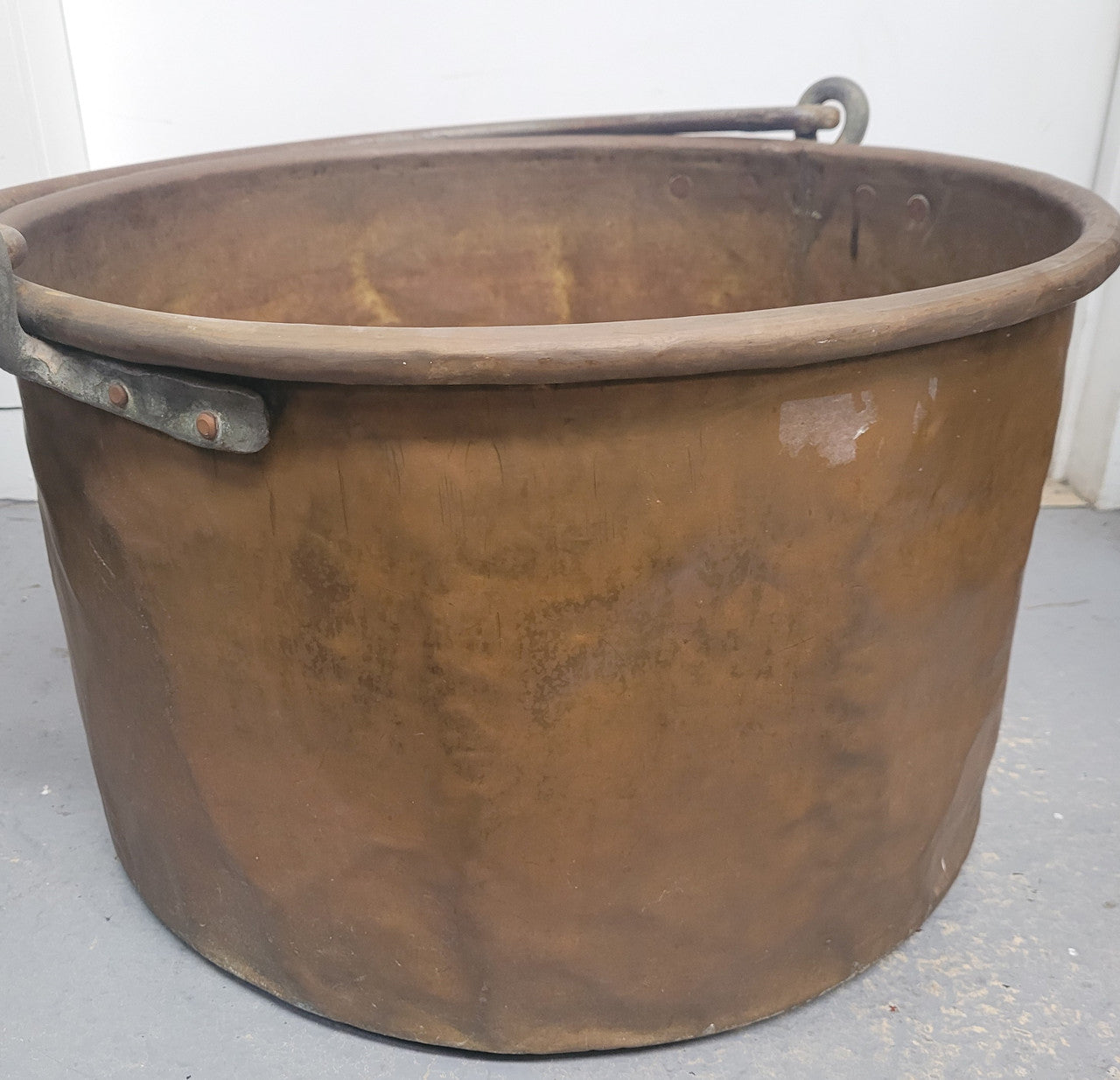 Large Antique French copper pot with wrought iron handle. It is in good original condition.