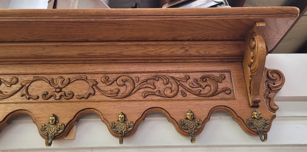 French Oak hanging wall rack with seven hooks. It has been sourced from France and is in good original detailed condition.