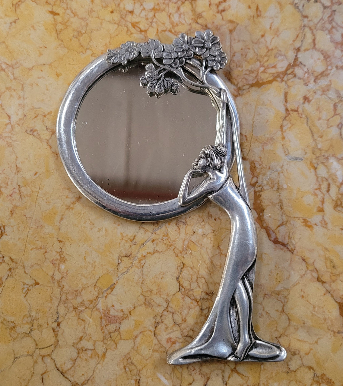 Lovely seagull pewter art nouveau style hand mirror, It is in good original condition, please view photos as they help form part of the description.