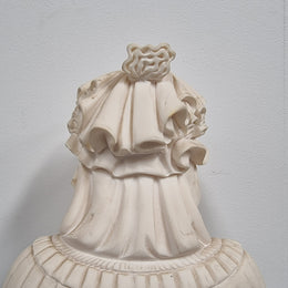 A Giannelli signed Angelica Maria bust on a white marble base. It is in good original condition with no faults.
