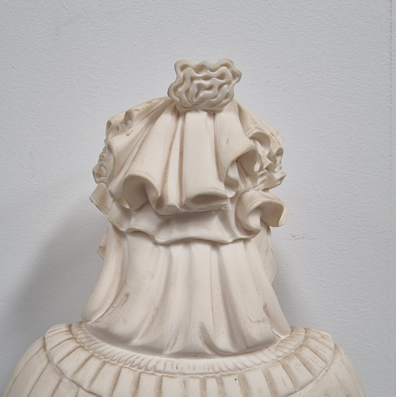 A Giannelli signed Angelica Maria bust on a white marble base. It is in good original condition with no faults.