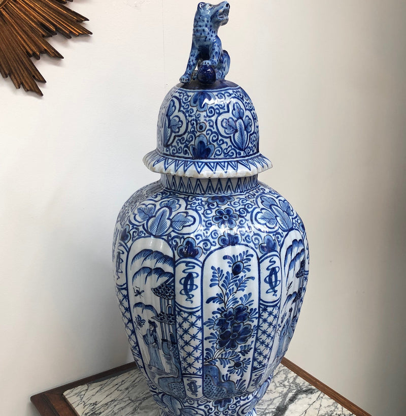 Large early 18th Century Dutch Delft (tin glazed earthenware) hand painted lidded vase. Decorated in the Chinese style with dog of Fu finial on top of lid. (Mark for Adriaa Rejsselberg 1713 - 1735).