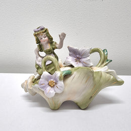 Charming Art Nouveau figural group. It has been sourced locally and is in good original condition. Please see pictures to form part of the description.