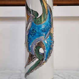 Beautiful decorative modern Mid Century signed vase. It is in good original condition, please view photos as they help form part of the description.