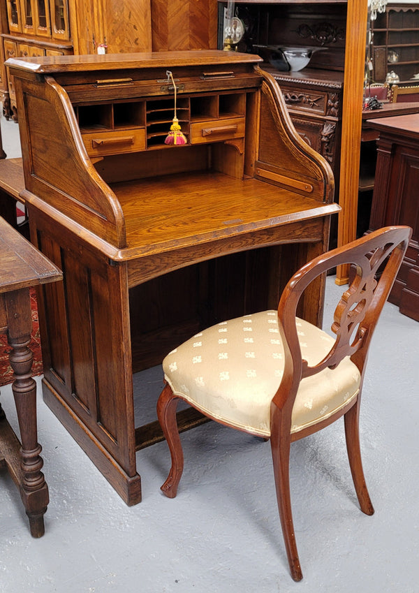 Charming petite English Oak fitted roll top desk. It has a very lovely fitted interior and a drawer at the front ideal for a unit or apartment. Sourced locally and in good original detailed condition.