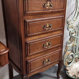 Elegant French Oak Louis XV style four drawer chest of drawers. It has lovely carvings and it is in good original detailed condition. It has been sourced from France.