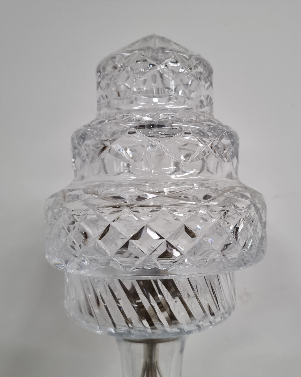 Beautiful Cut Crystal Decorative Table Lamp