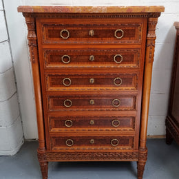French walnut and burr walnut chest of six drawers with a beautiful decorative marble top and decorative round handles. In good original detailed condition.