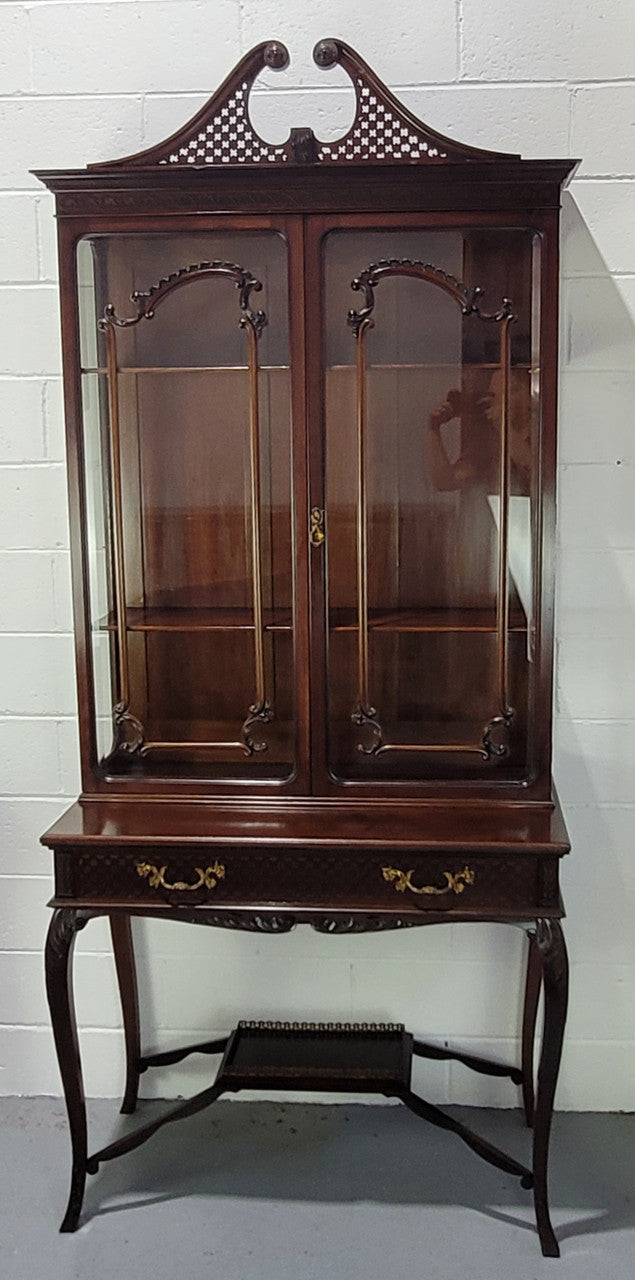 Stunning Mahogany Georgian style Sheraton display cabinet with superb carving and detail. Retaining the original bevelled glass doors with astral glazing. In great original detailed condition.