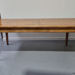 Fabulous Bespoke custom made Antique style American Oak Farmhouse Table. Made from reclaimed American Oak and is good original detailed condition.