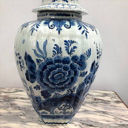 Stunning Dutch Delftware lidded vase