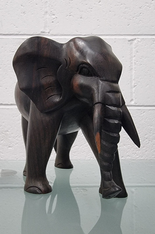 Lovely vintage ebony elephant, in good original condition.